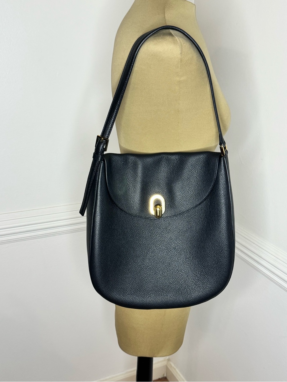 Savette Large Tondo Hobo Black Pebbled Leather Bag with Gold-Tone Turn Lock
